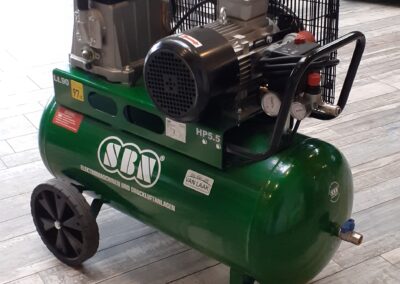 Kolbenkompressor 900/10/2/90 D 400 Volt, fahrbar